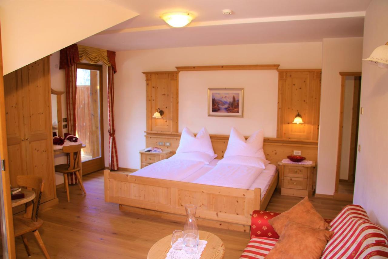 Hotel Alpenrose Dolomites Ла Вале Екстериор снимка