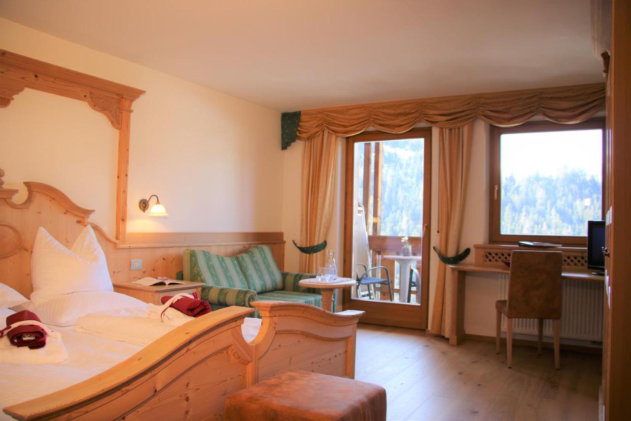 Hotel Alpenrose Dolomites Ла Вале Екстериор снимка