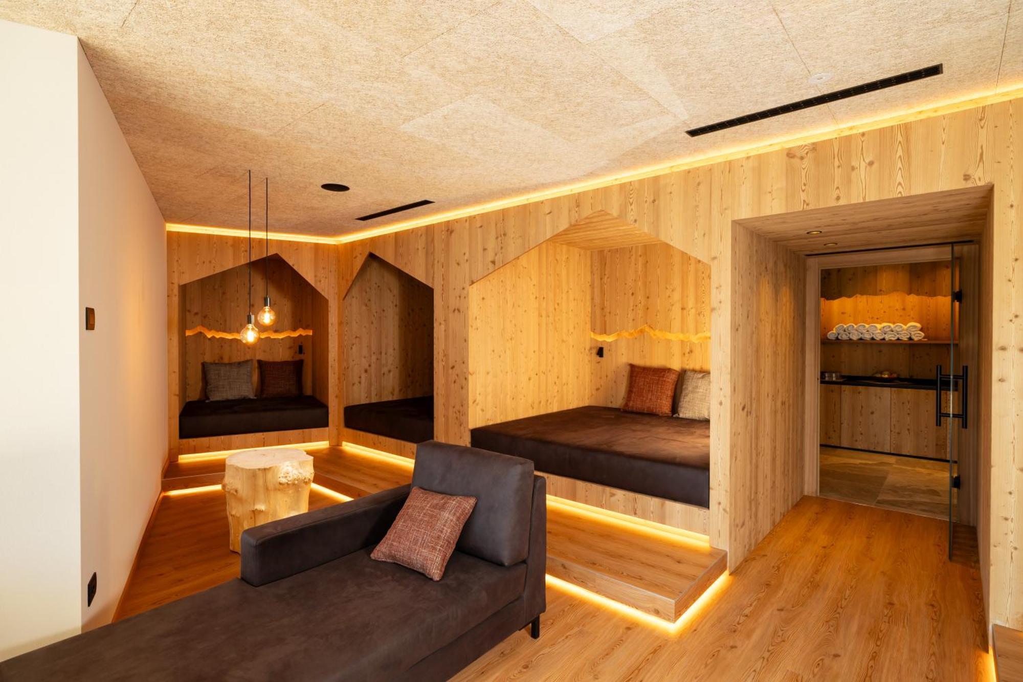 Hotel Alpenrose Dolomites Ла Вале Екстериор снимка
