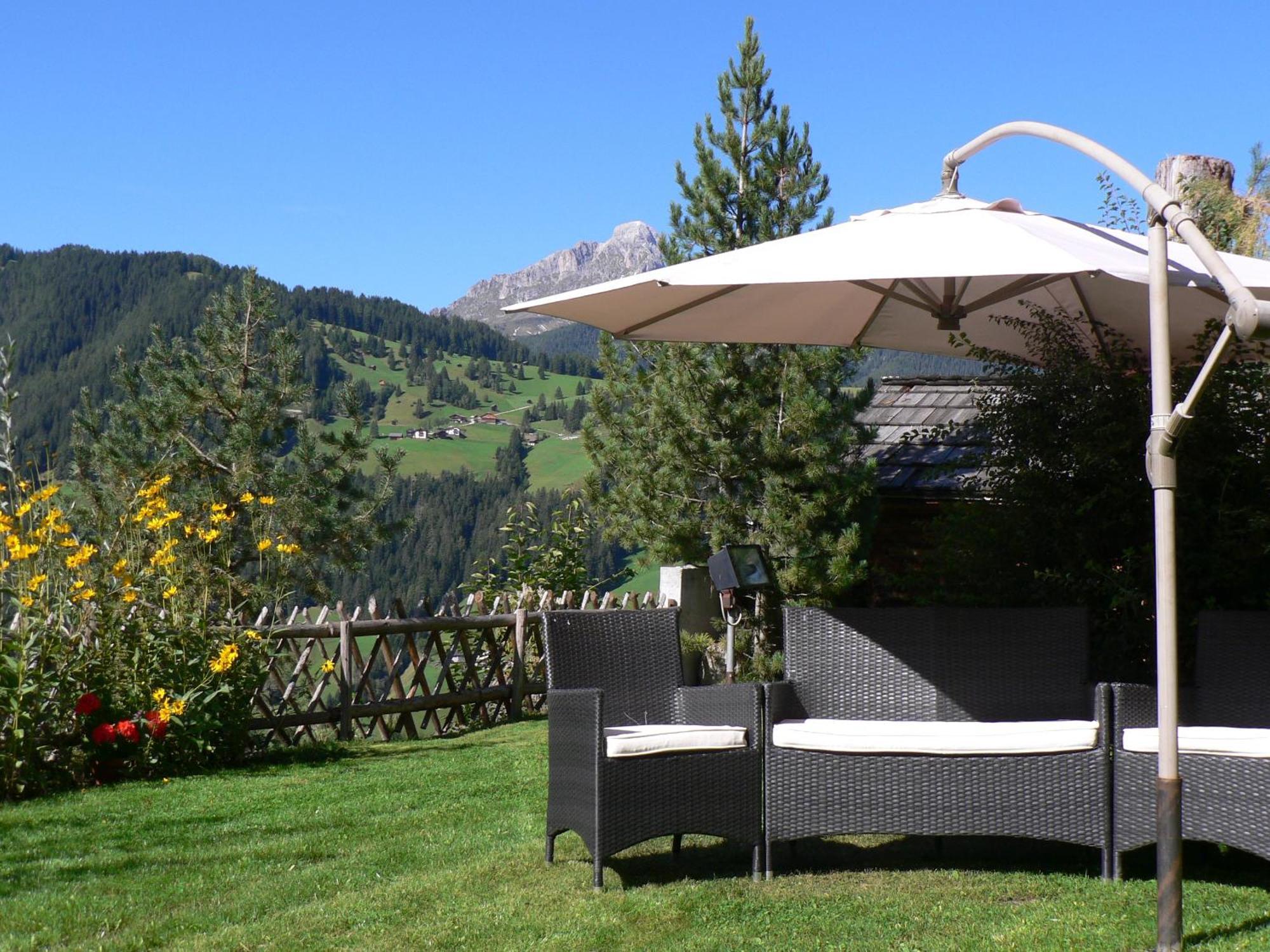 Hotel Alpenrose Dolomites Ла Вале Екстериор снимка