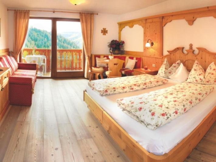 Hotel Alpenrose Dolomites Ла Вале Екстериор снимка