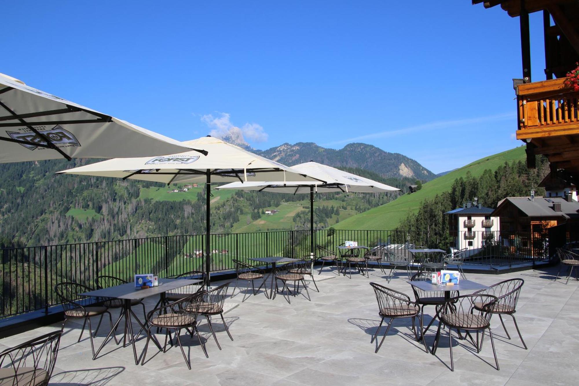 Hotel Alpenrose Dolomites Ла Вале Екстериор снимка