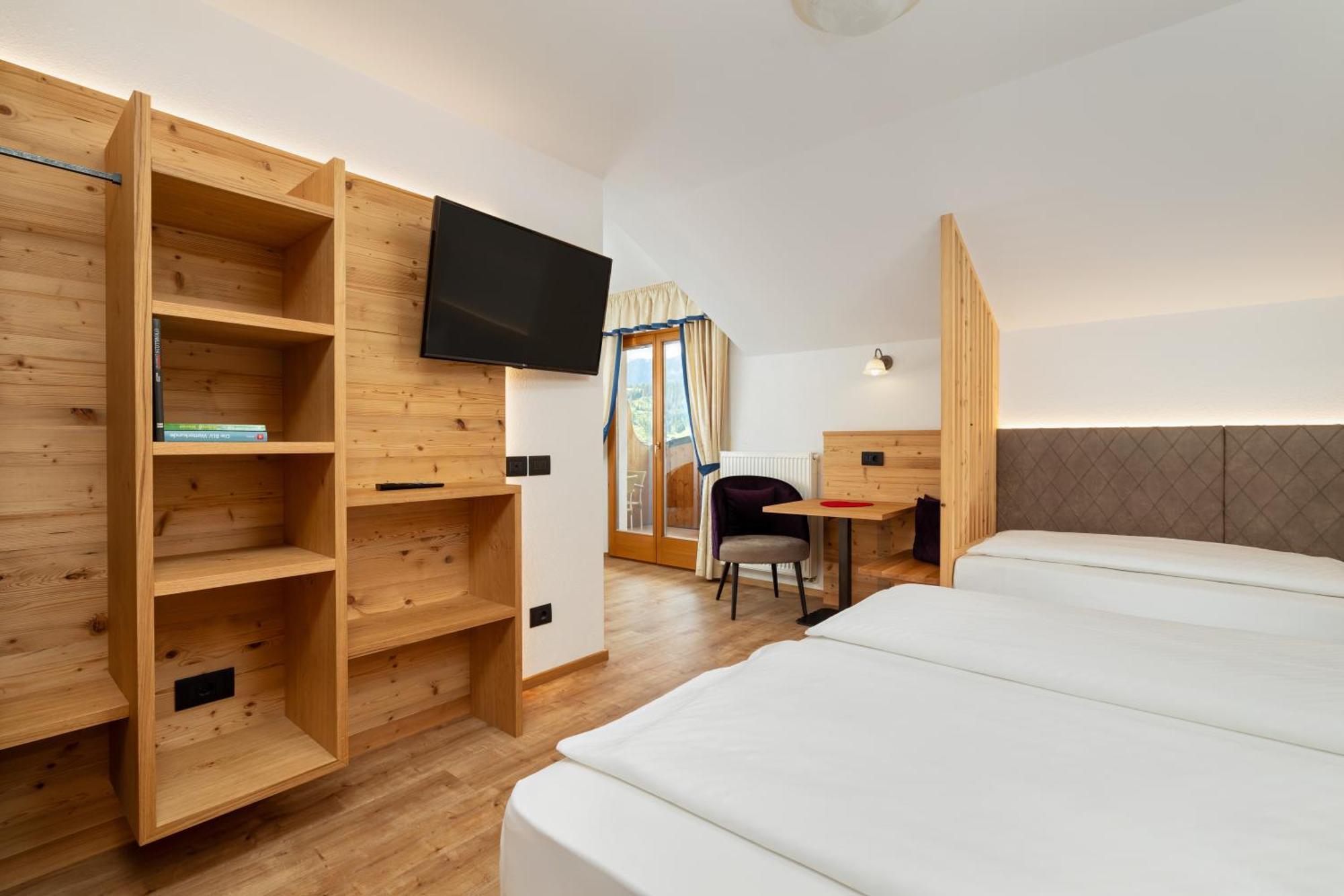 Hotel Alpenrose Dolomites Ла Вале Екстериор снимка
