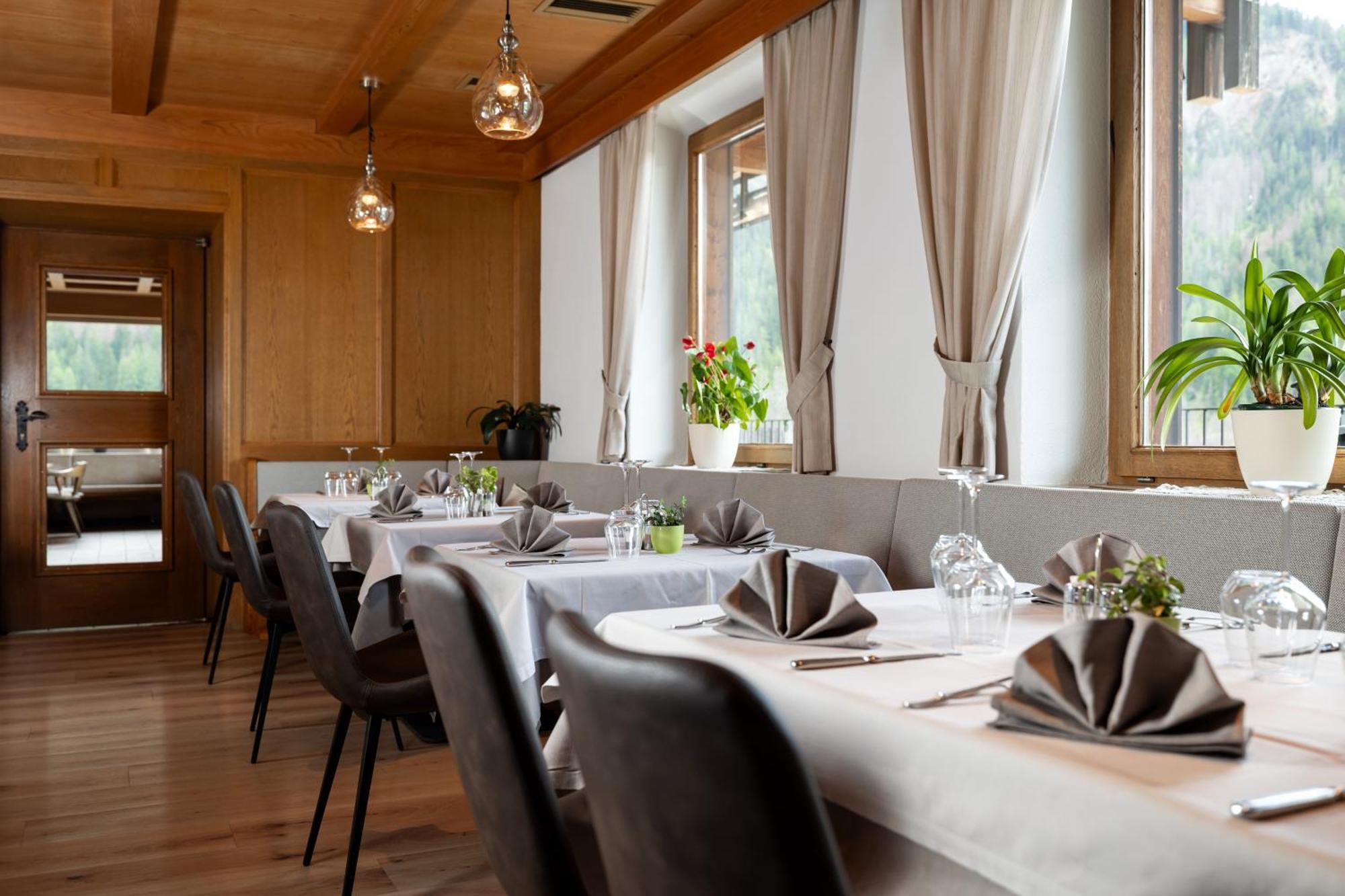 Hotel Alpenrose Dolomites Ла Вале Екстериор снимка