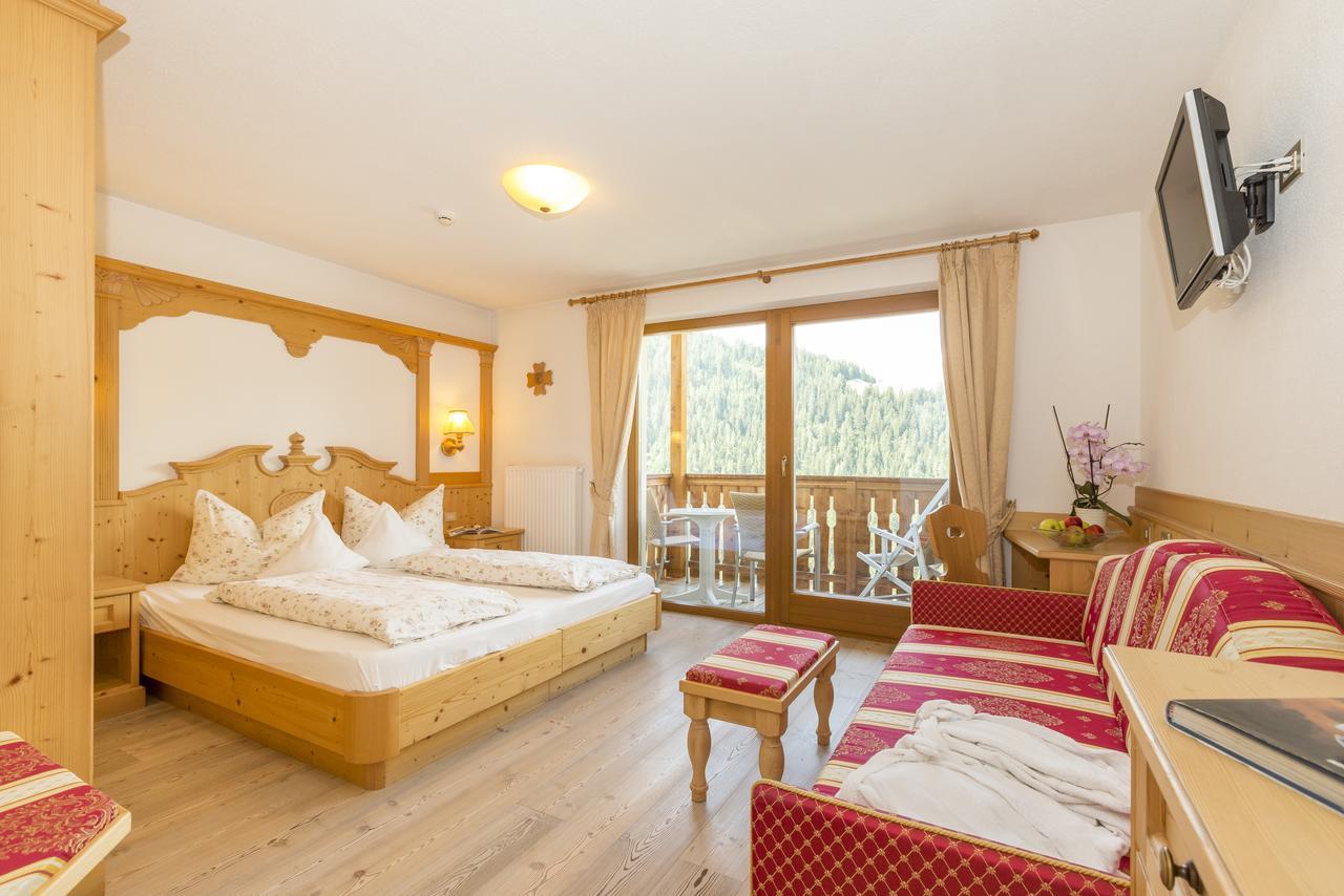 Hotel Alpenrose Dolomites Ла Вале Екстериор снимка