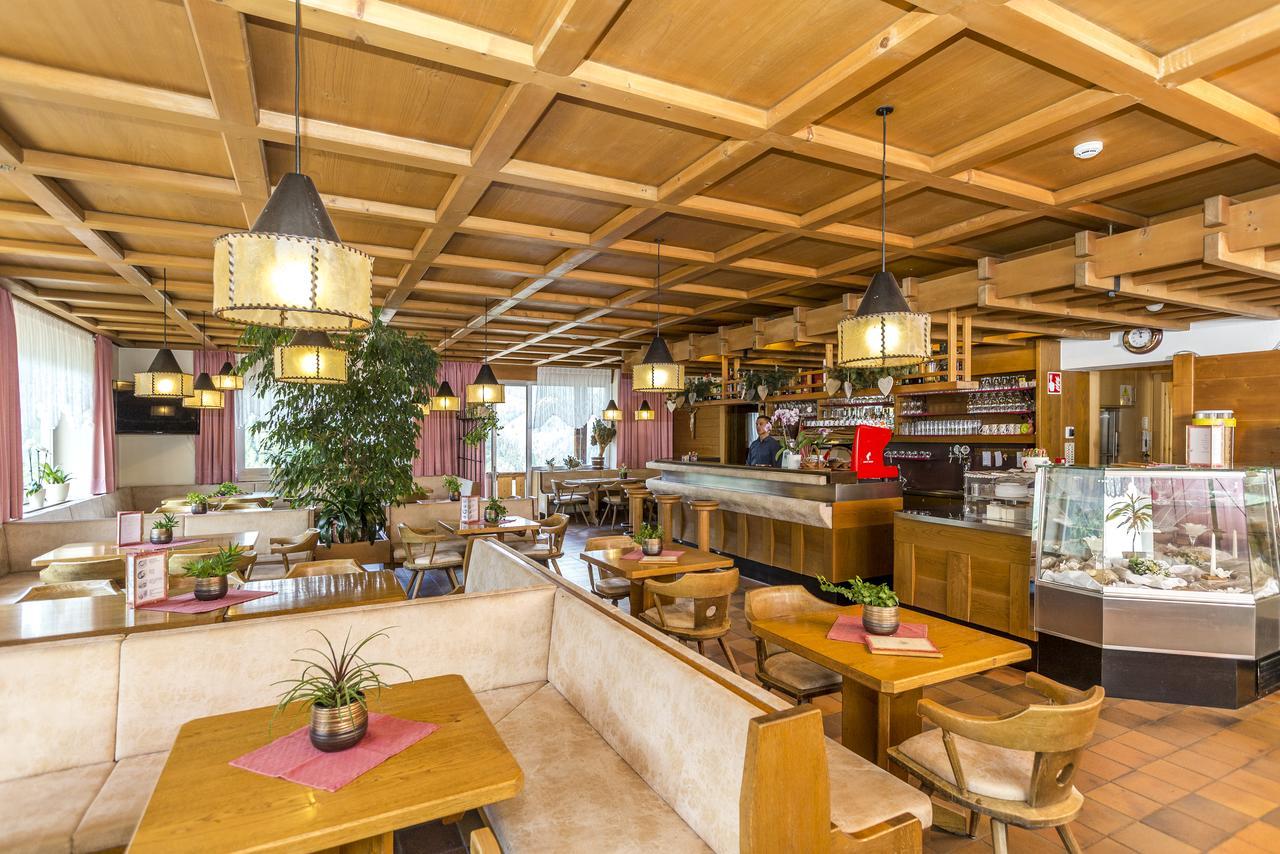 Hotel Alpenrose Dolomites Ла Вале Екстериор снимка